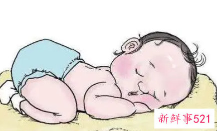 新生儿睡觉时要侧躺还是平躺