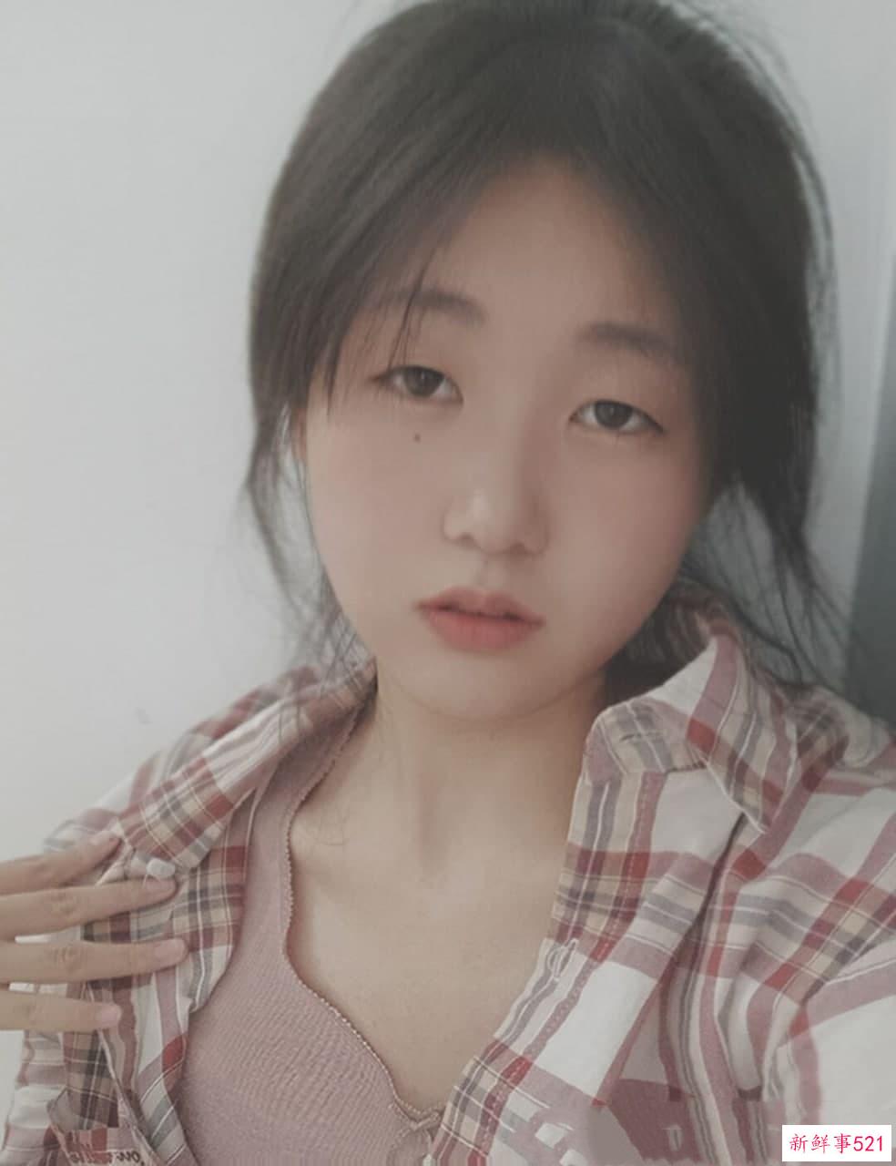 最新吃瓜，河北沧州职业学院女生校运会开幕舞蹈表演，两个奶子甩出来