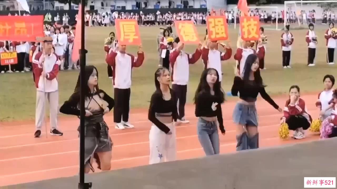 最新吃瓜，河北沧州职业学院女生校运会开幕舞蹈表演，两个奶子甩出来