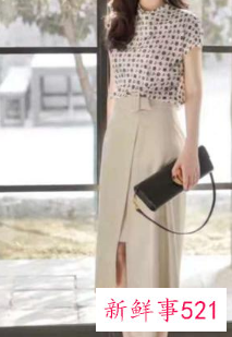 高腰开叉半身裙长裙搭配什么上衣