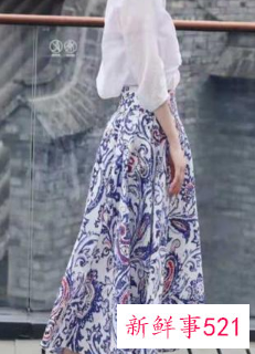 高腰开叉半身裙长裙搭配什么上衣