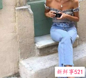 一字肩上衣搭配图片