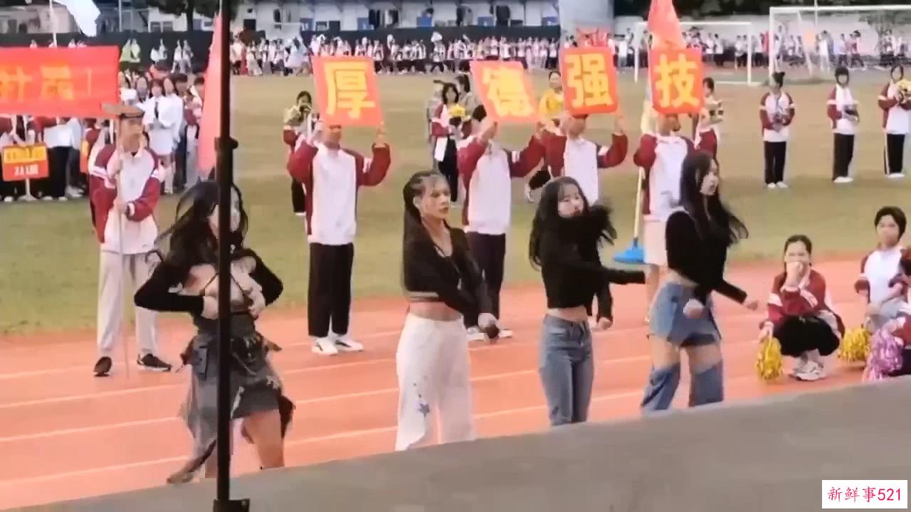 最新吃瓜，河北沧州职业学院女生校运会开幕舞蹈表演，两个奶子甩出来