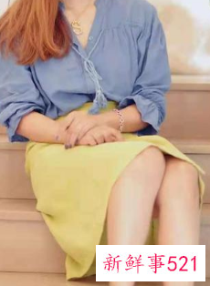 高腰开叉半身裙长裙搭配什么上衣