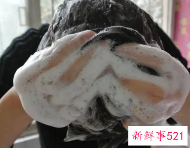 洗头时候掉很多头发是什么原因
