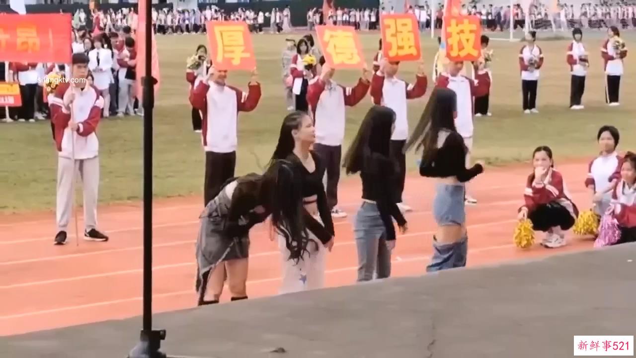 最新吃瓜，河北沧州职业学院女生校运会开幕舞蹈表演，两个奶子甩出来