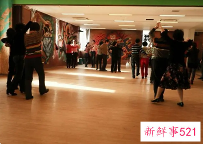 中年人跳什么舞好呢