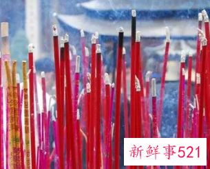 梦见在寺庙里上好多香