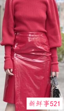 中长款皮裙怎么搭配衣服图片