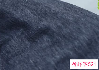 蜡油滴在衣服上怎么洗