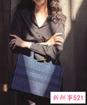 黑色衬衫配什么v领衫