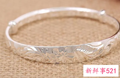 银手镯戴几天发黄怎么回事