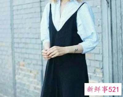 黑色吊带长裙怎么搭配