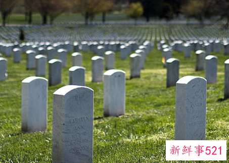 梦见家门口有坟墓代表什么