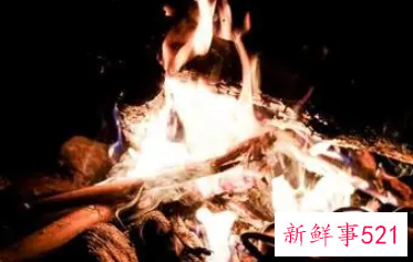 梦见火越烧越大是什么意思