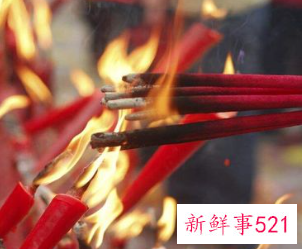 梦见在寺庙里上好多香