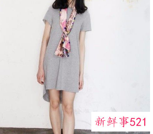 红色连衣裙配什么丝巾好看