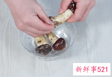 老鸭怎样煮才好吃