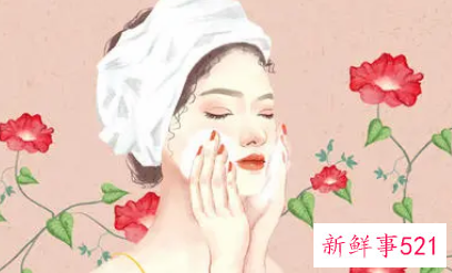 电脑族女生晒晚上护肤过程