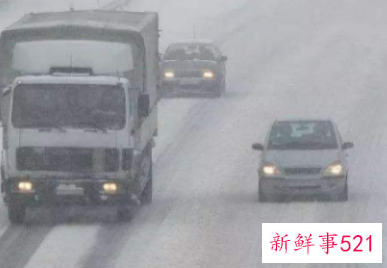 下雪需不需要开雾灯