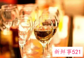 孕妇梦见给别人送酒