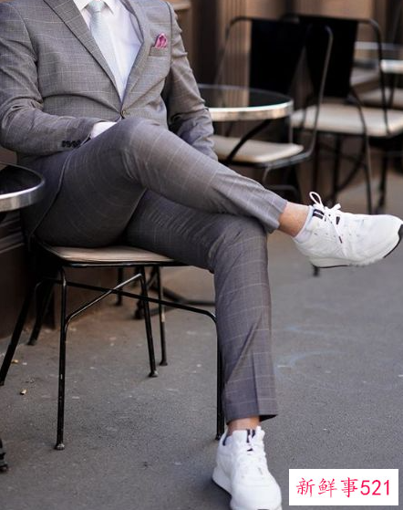 休闲西裤怎么搭配鞋子