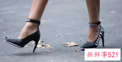 如何优雅的穿高跟鞋走路