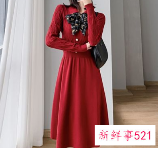 红色连衣裙配什么丝巾好看