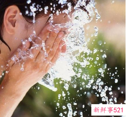 皮肤白皙光滑的洗脸方法