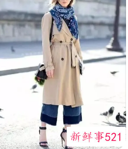 红色连衣裙配什么丝巾好看