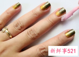 美甲是怎么做出来的