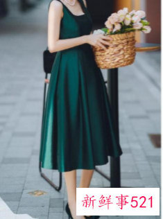 穿什么色系的衣服显白