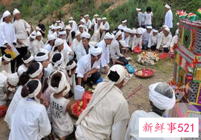 梦见老人去世办丧事