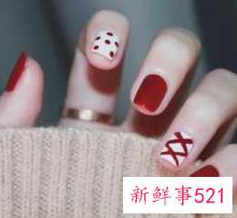 皮肤黄涂什么颜色指甲油比较好