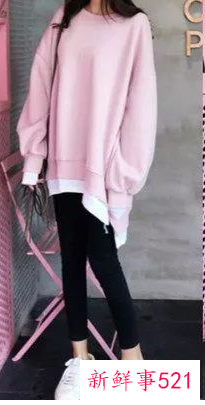 衣服裤子都是黑色鞋子白色