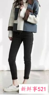 衣服裤子都是黑色鞋子白色