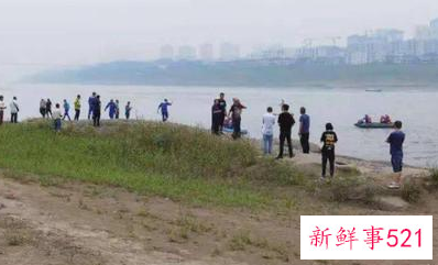 救人英雄王红旭被评定为烈士，追悼会上亲人痛哭