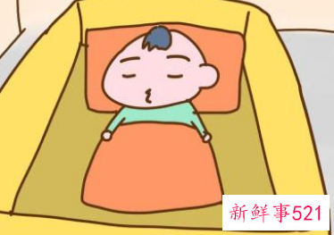 新生儿能不能挨着母亲睡