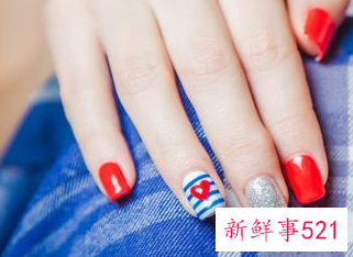 皮肤黄涂什么颜色指甲油比较好