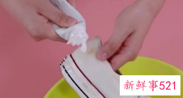 黑色运动鞋发霉了怎么办