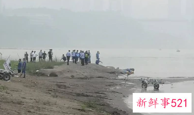 救人英雄王红旭被评定为烈士，追悼会上亲人痛哭