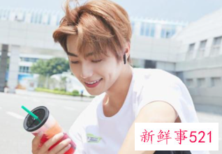 男生染什么颜色显白