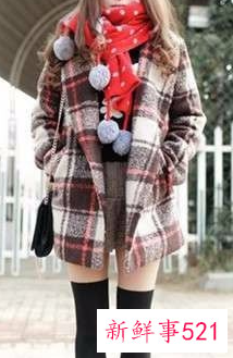 大衣怎么搭围巾