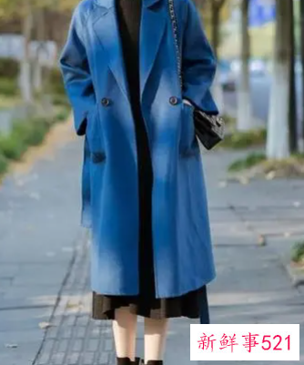 针织连衣裙搭配什么外套