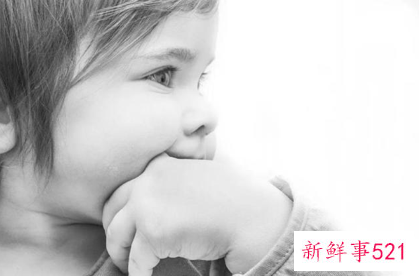 孩子吃手不要打骂和惩罚