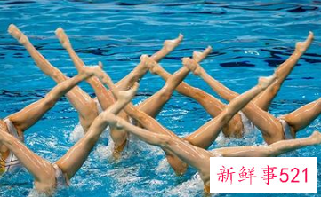 花样游泳运动员鼻子上夹的是什么