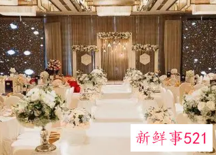 梦见别人结婚去吃饭好不好