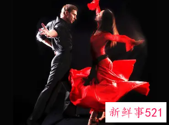 年轻女孩学拉丁的好处