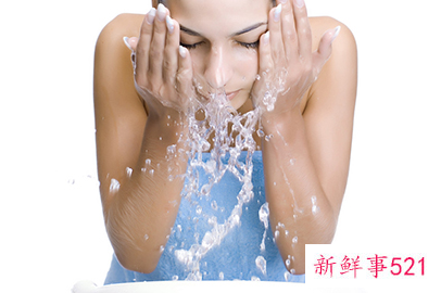 每天这样洗脸60岁都不长皱纹