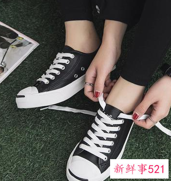 脚宽穿什么凉鞋好看女